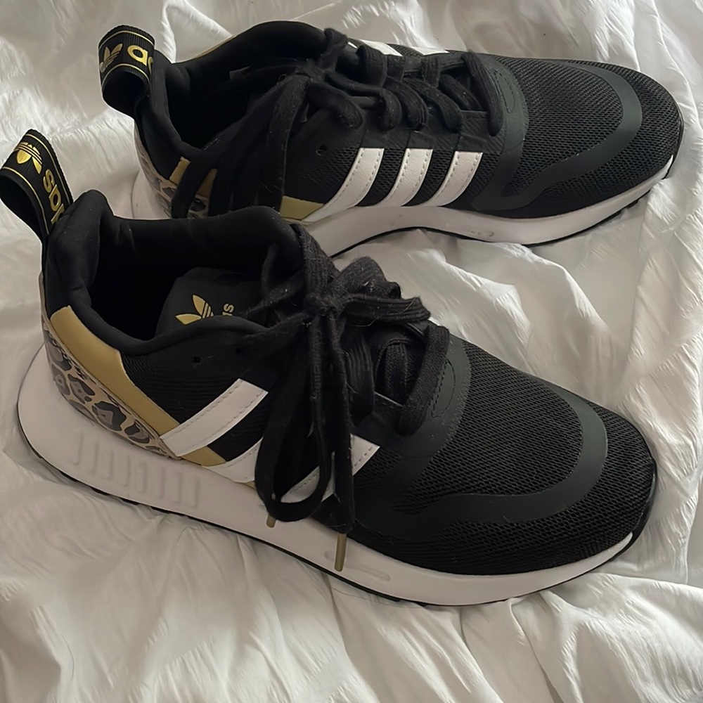 Adidas Women’s Sneakers Size 6